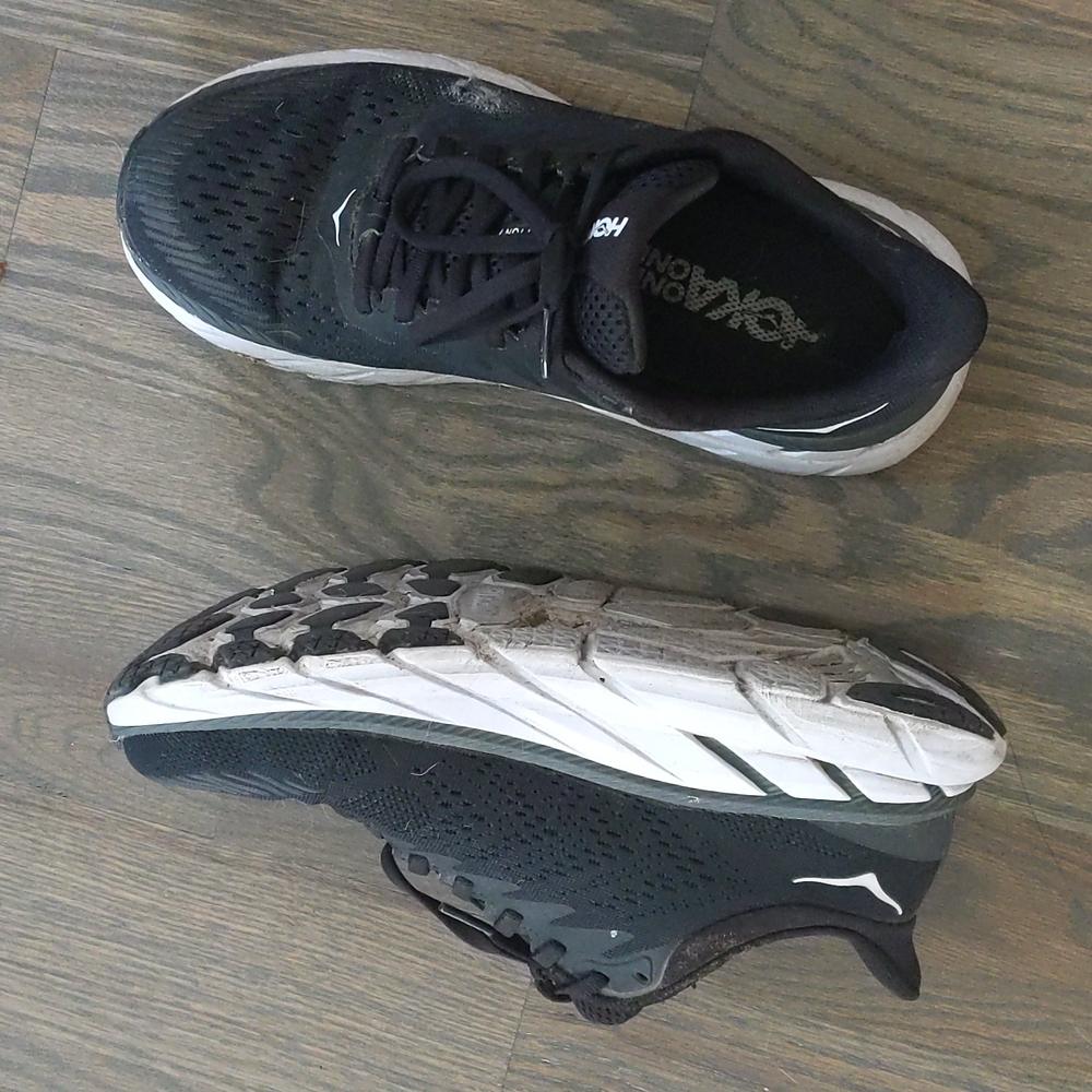 Black Hoka Clifton 7, size 7.5